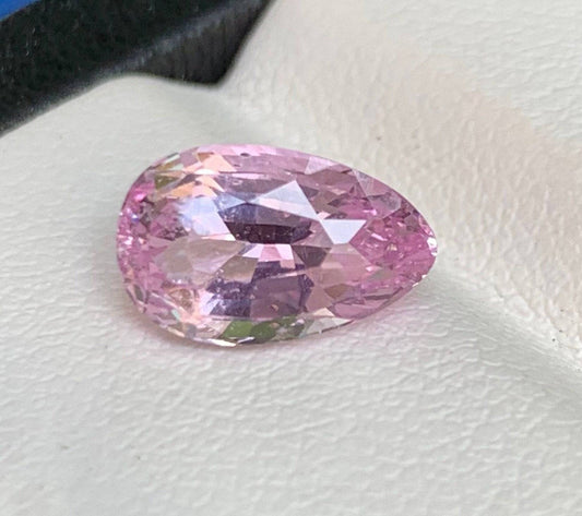 2.64 cts Unheated Padparadscha King Sapphire, Natural Orangish pink sapphire - (UH) - Baza Boutique