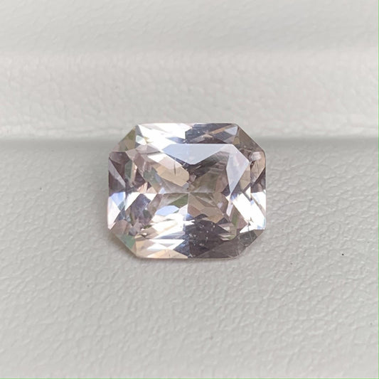 Golden Peach Sapphire 2.67ct - (UH) - Baza Boutique