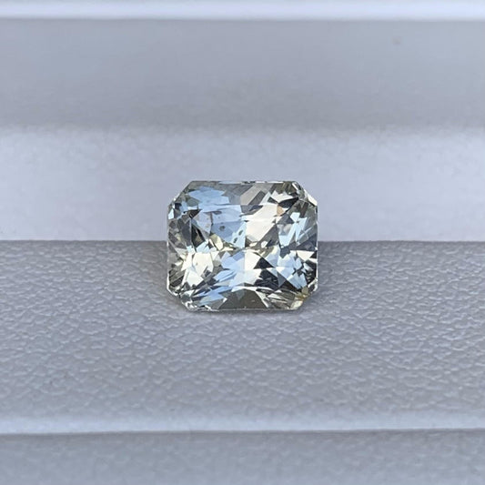 Natural Bi Color White Sapphire 2.08ct - (N)