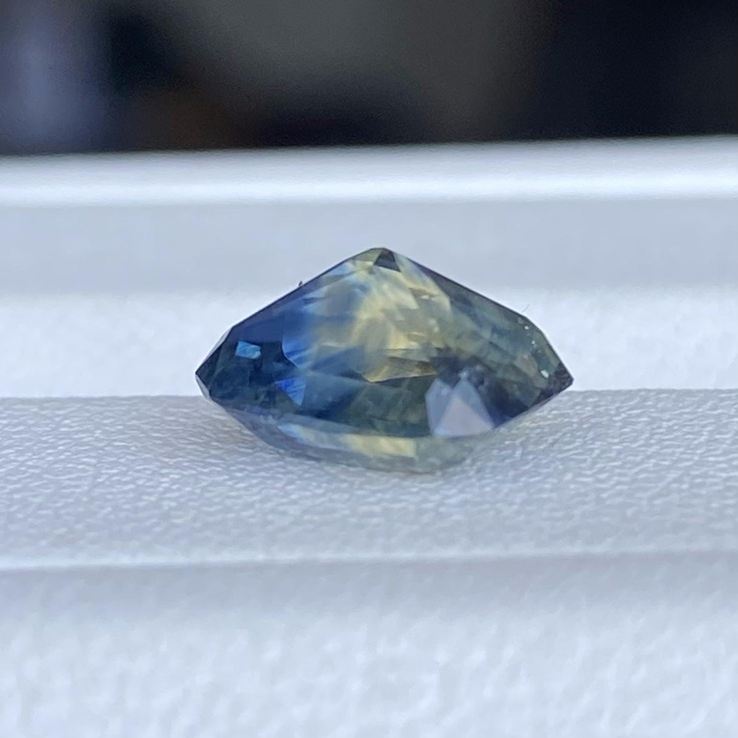 Multi-color Sapphire 3.03ct - (UH)
