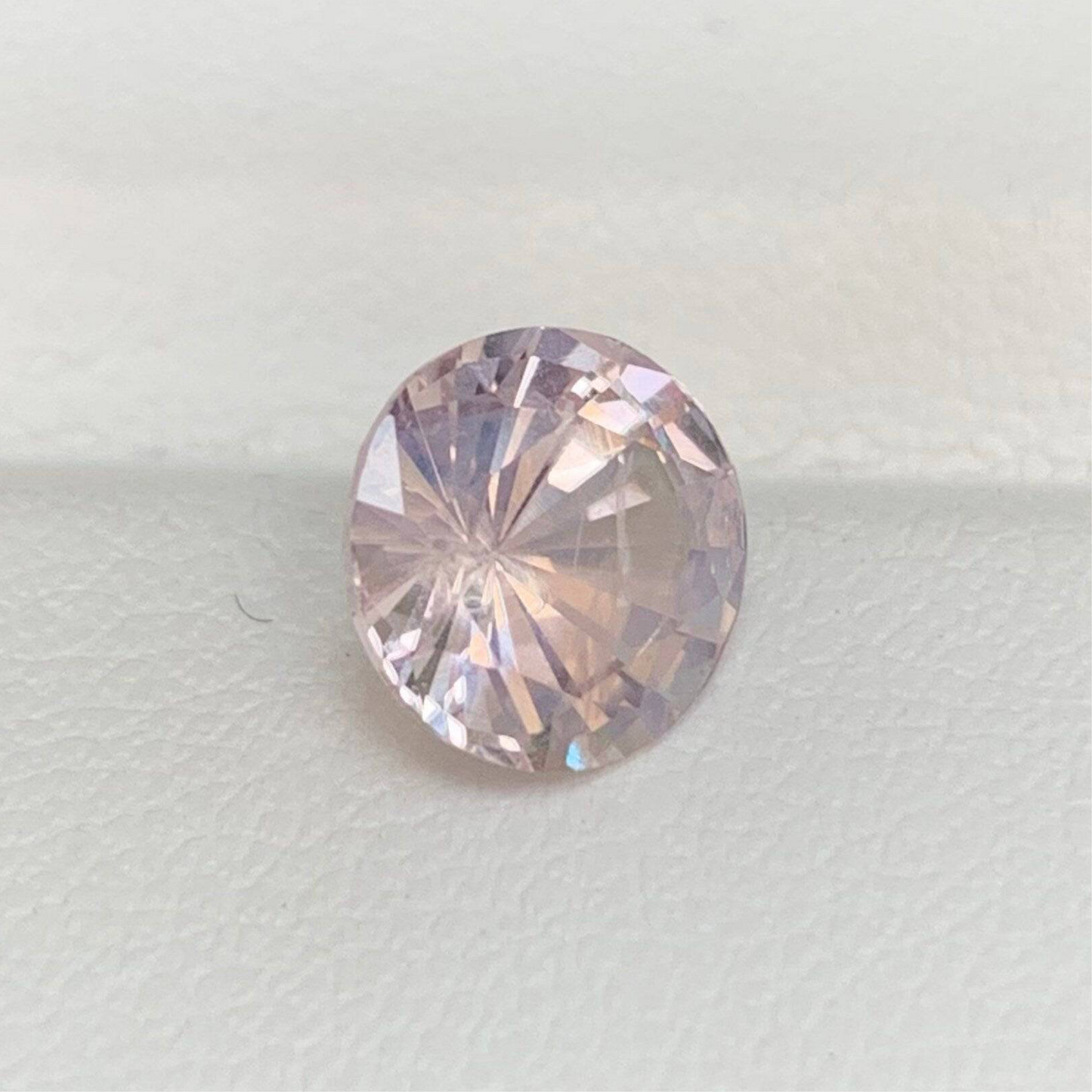 Peach Sapphire 2.06 Carats - (UH)