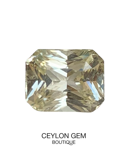 Natural Yellow Sapphire – 3.22 Carats- (UH) - Baza Boutique 