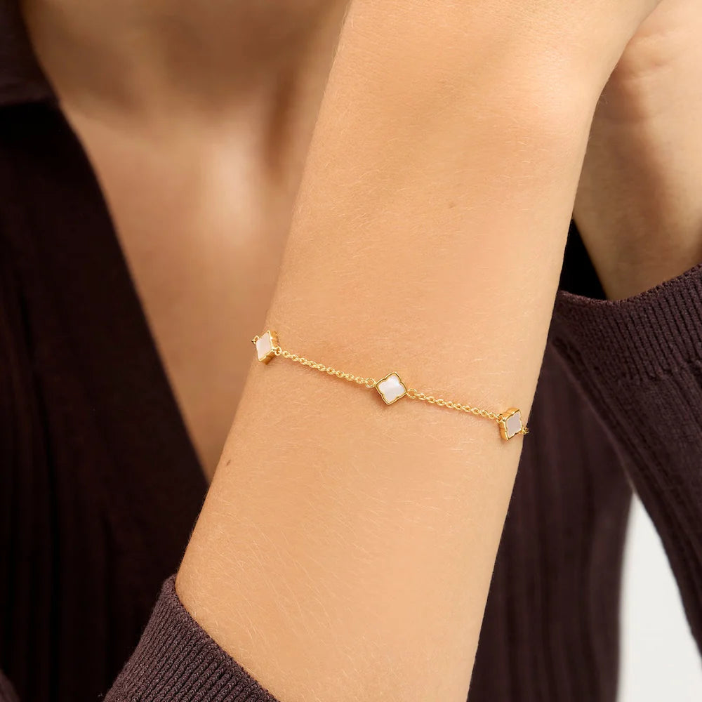 Fine Mini Pearl Clover Bracelet