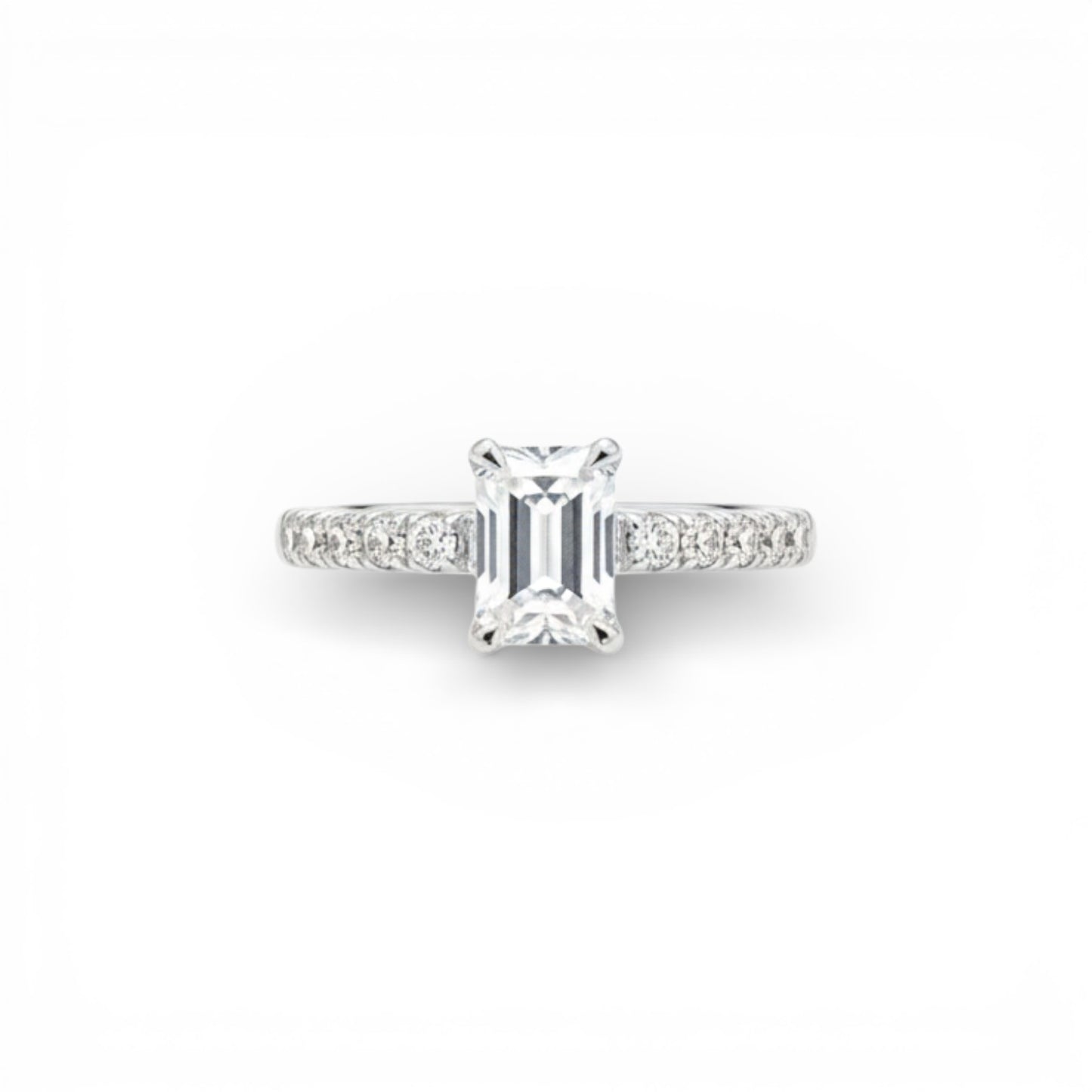 The Emerald luxe Band Ring