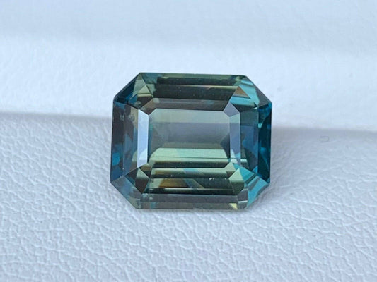 5.45 Cts Natural Teal Sapphire - (UH) - Baza Boutique 