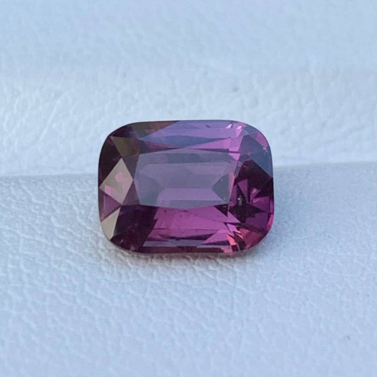 2.01 Cts Unheated Plump Pink sapphire - (UH) - Baza Boutique 