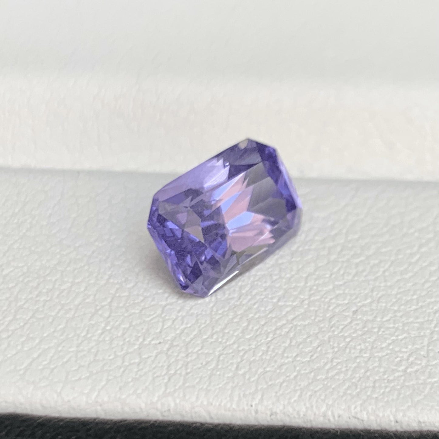 Violet Sapphire 2.20ct (UH) - Baza Boutique