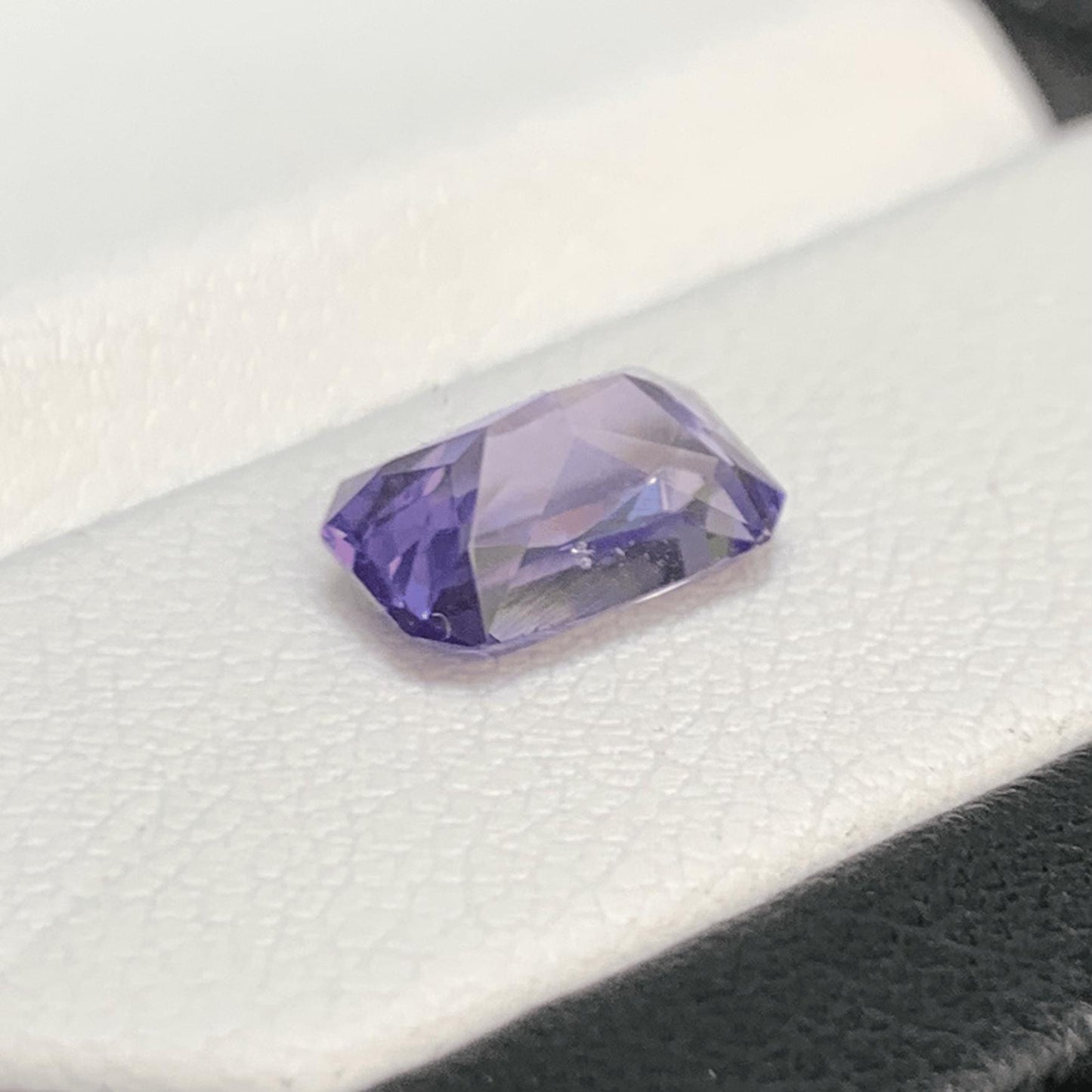 Violet Sapphire 2.20ct (UH) - Baza Boutique