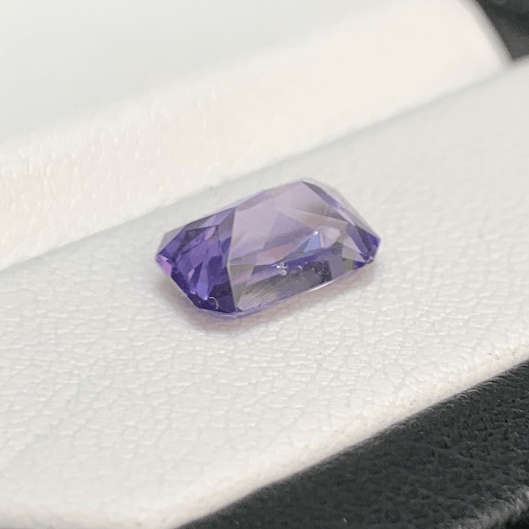 Violet Sapphire 2.20ct (UH) - Baza Boutique