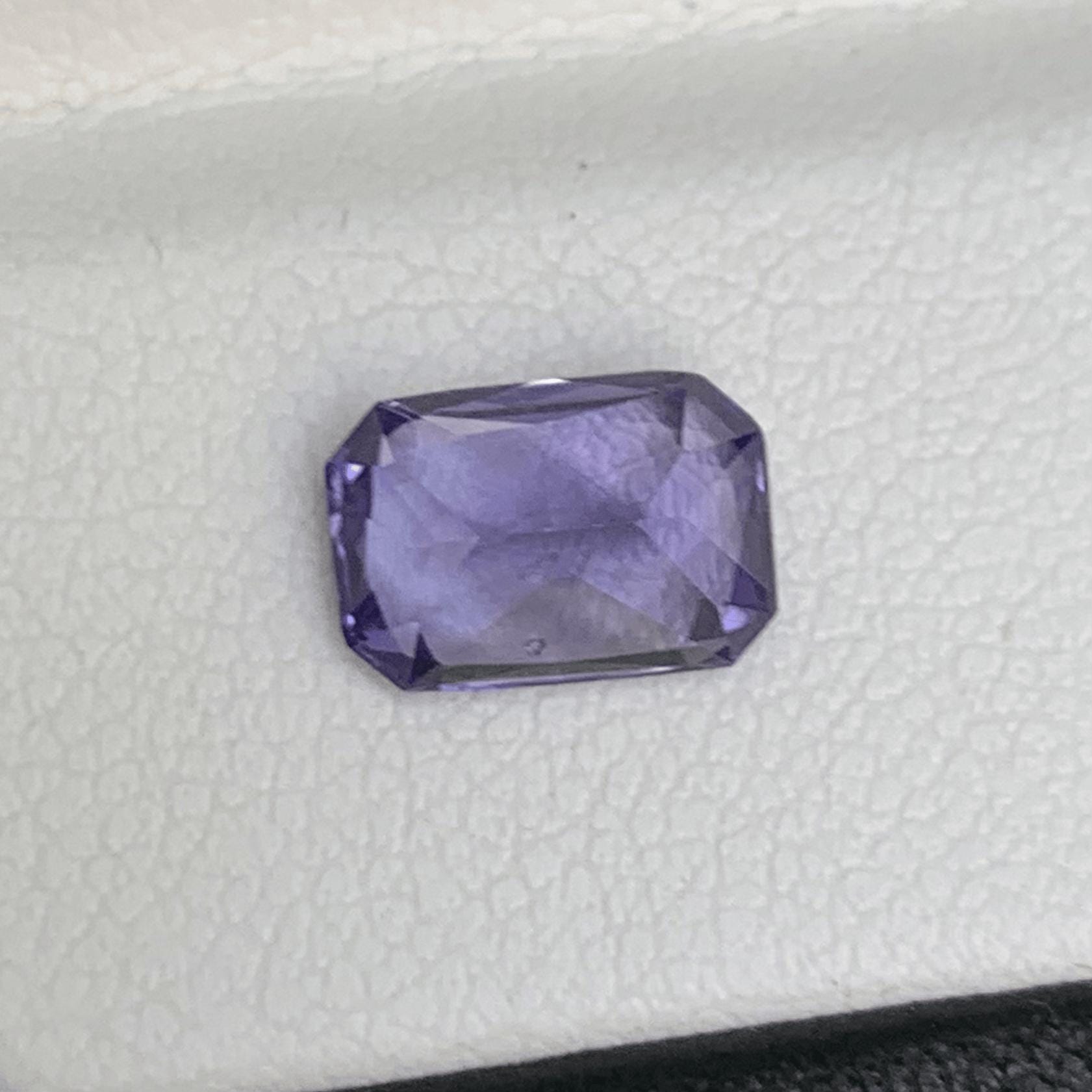 Violet Sapphire 2.20ct (UH) - Baza Boutique