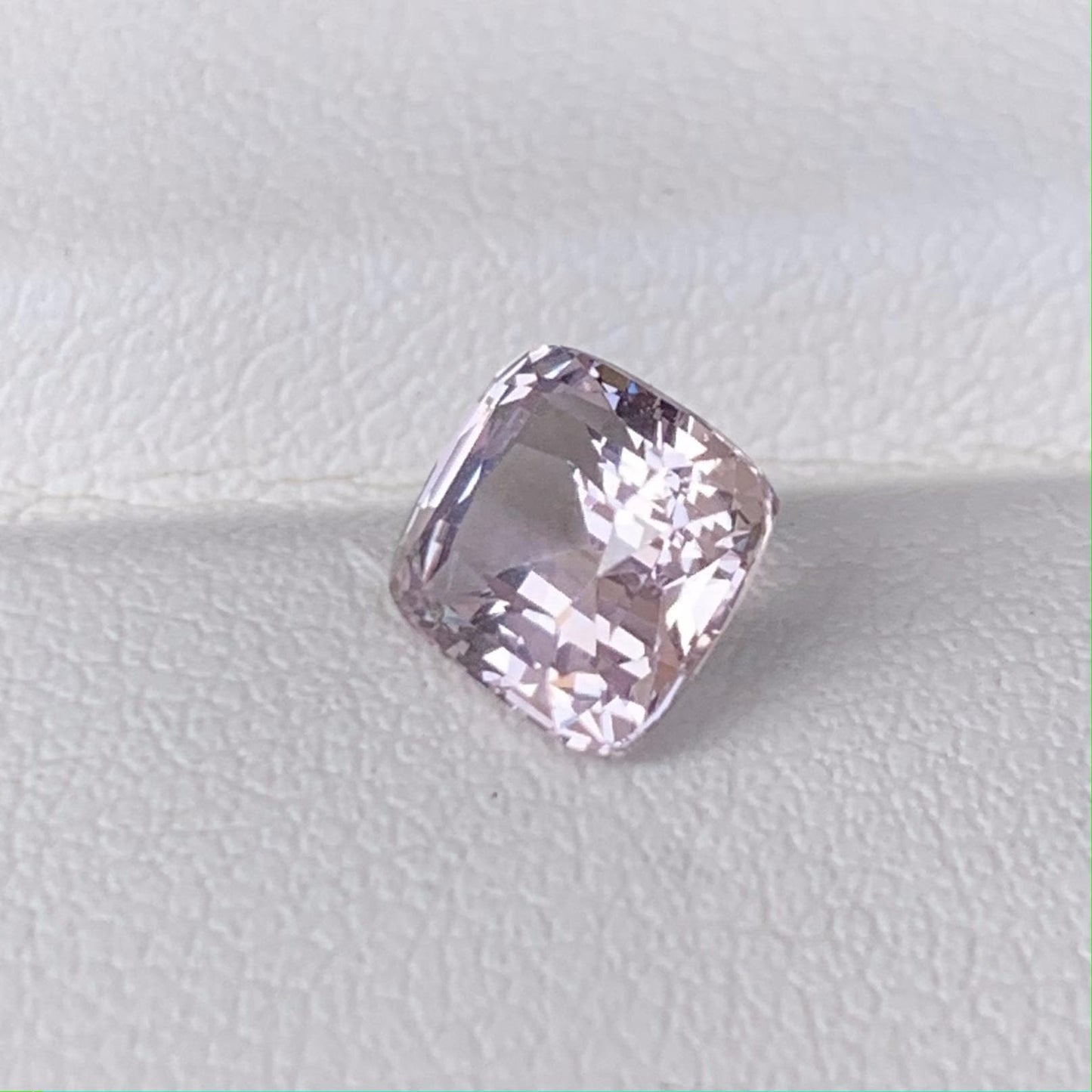 Peach Sapphire 1.84ct (UH) - Baza Boutique