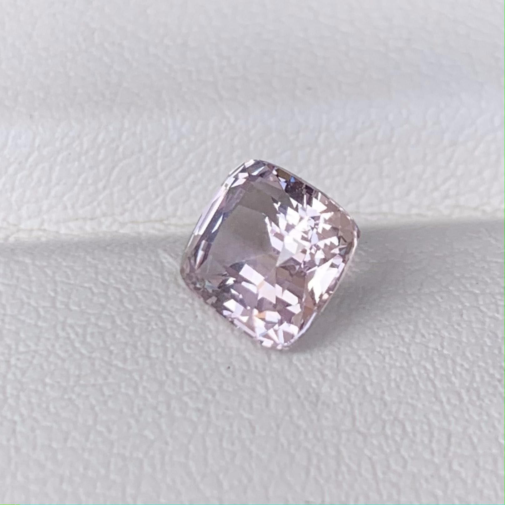 Peach Sapphire 1.84ct (UH) - Baza Boutique