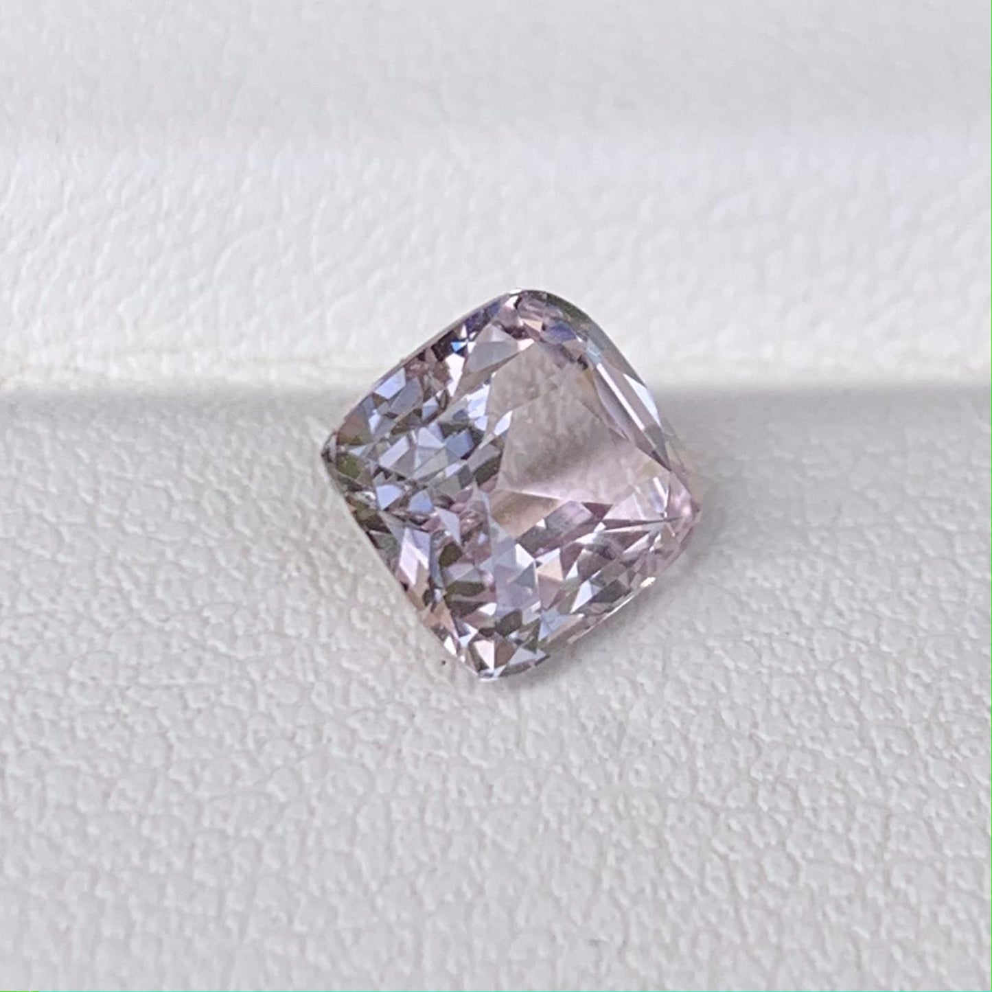 Peach Sapphire 1.84ct (UH) - Baza Boutique