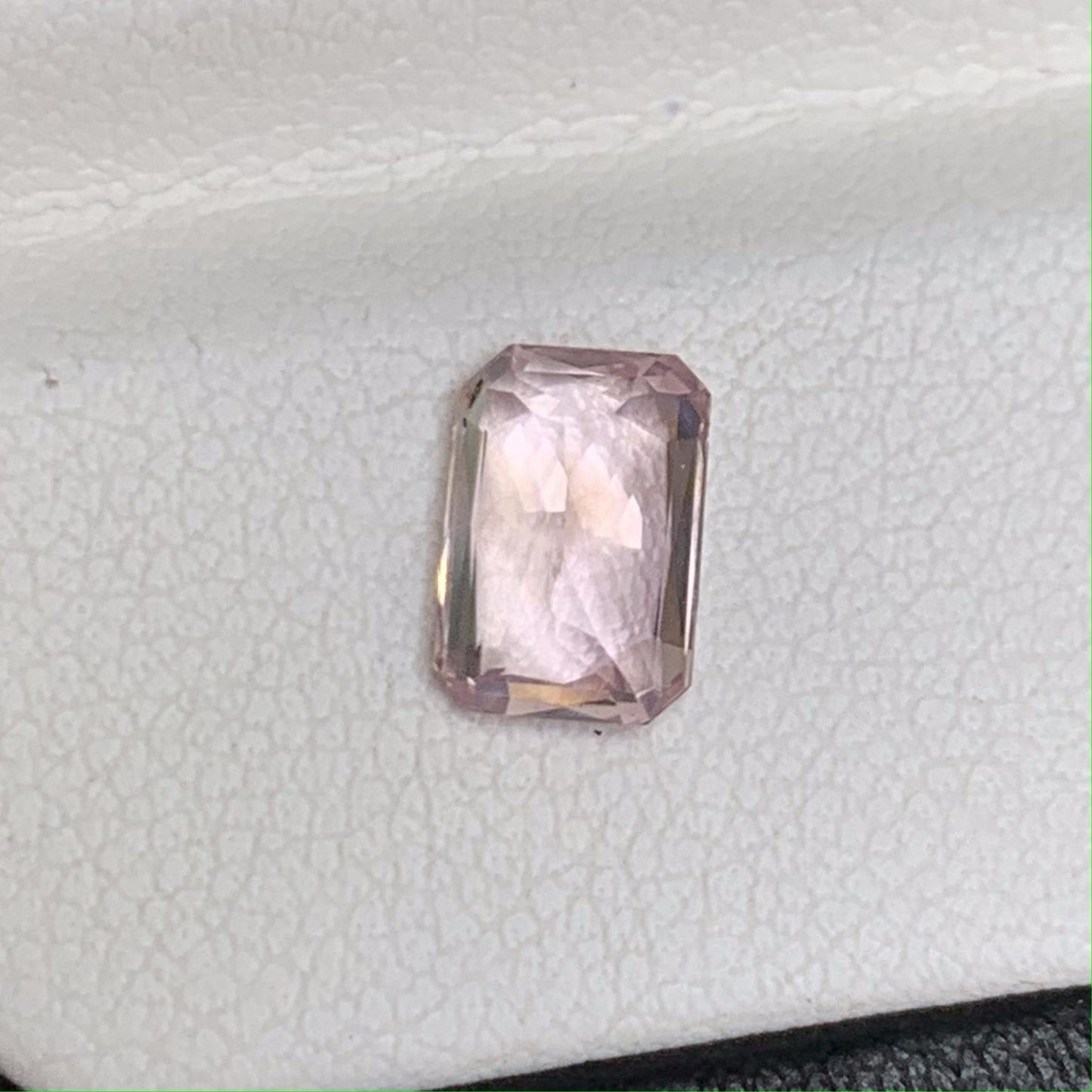 Sweet Pink Padparadscha 1.92ct (UH) - Baza Boutique