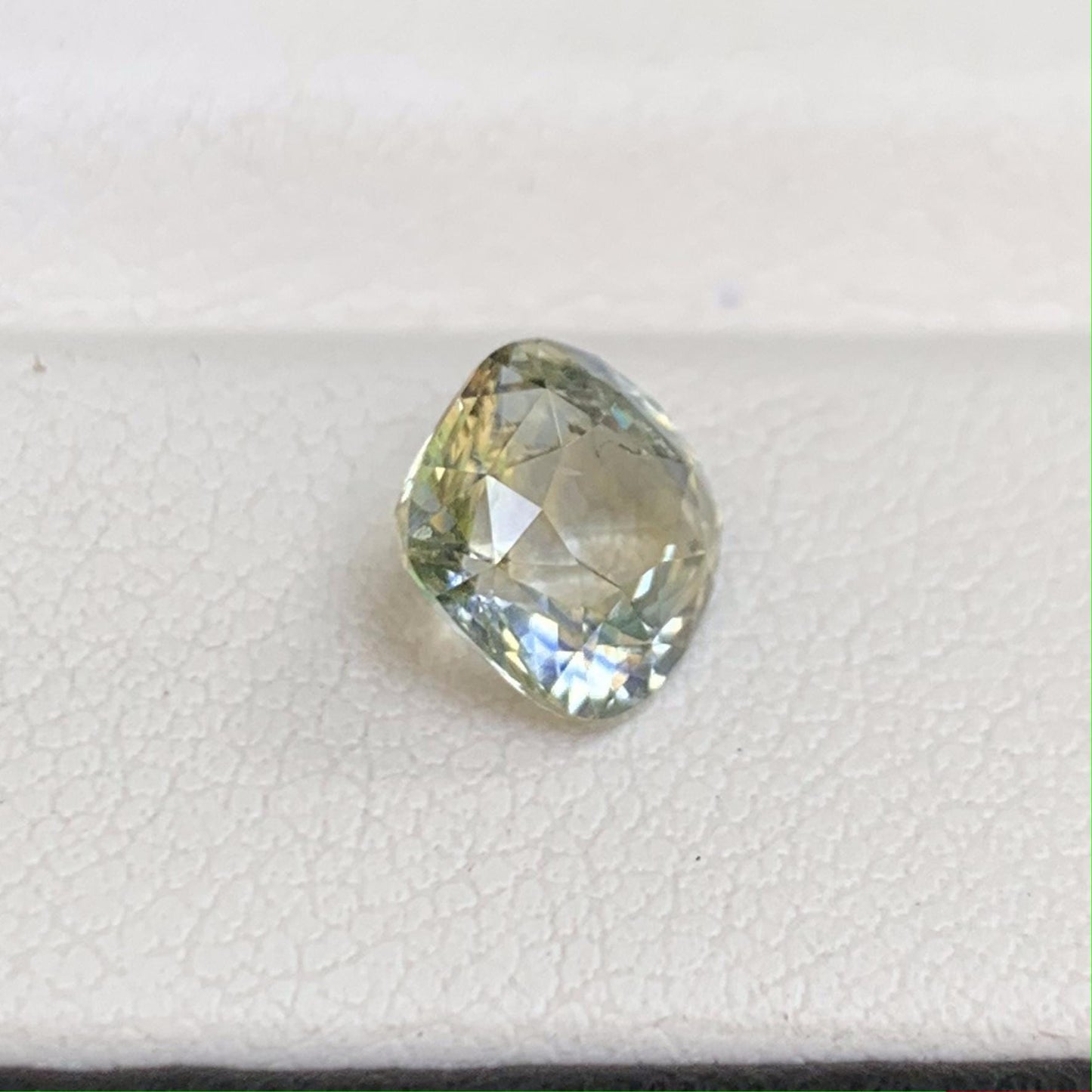Mint Bi Color Sapphire 1.88ct - (UH) - Baza Boutique
