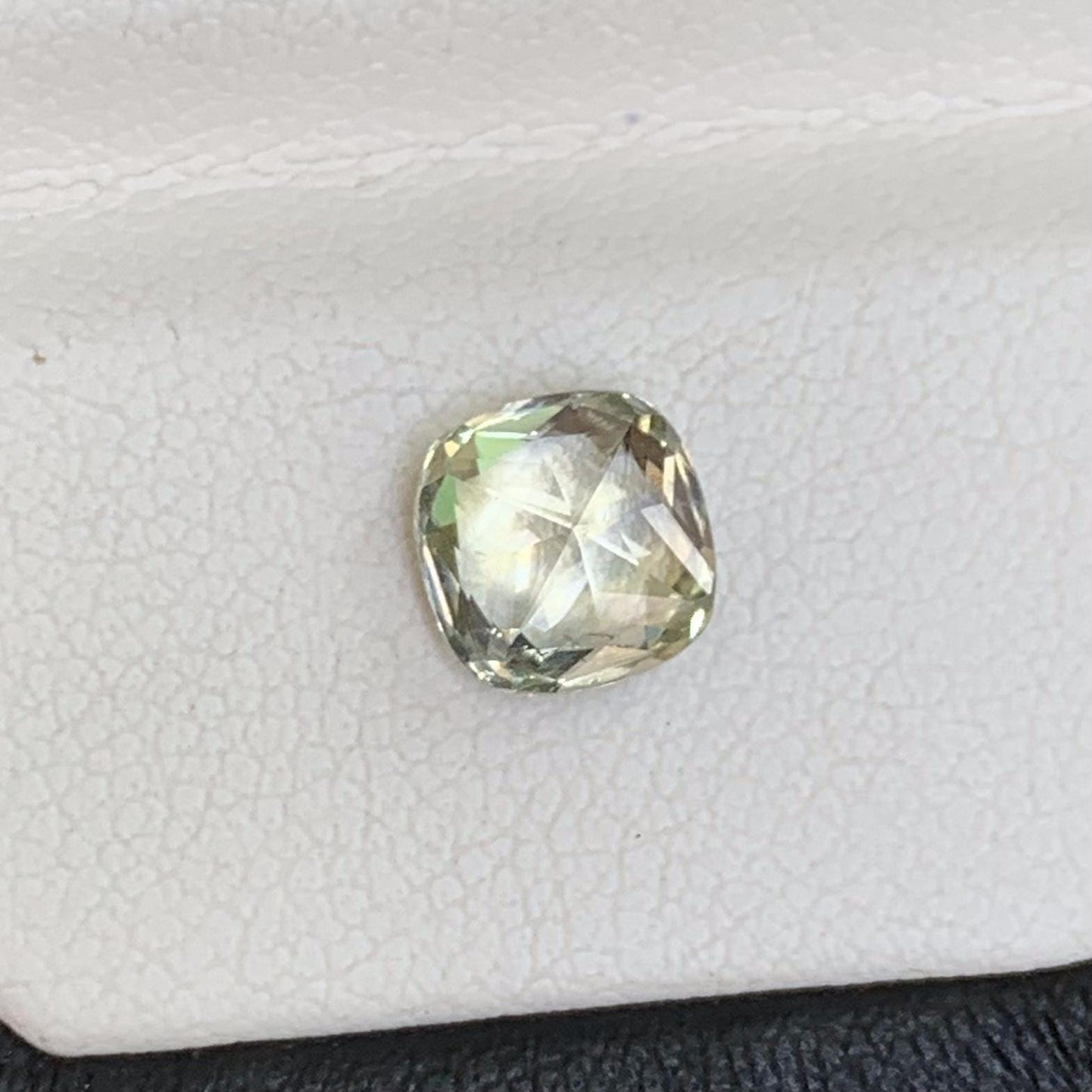 Mint Bi Color Sapphire 1.88ct - (UH) - Baza Boutique