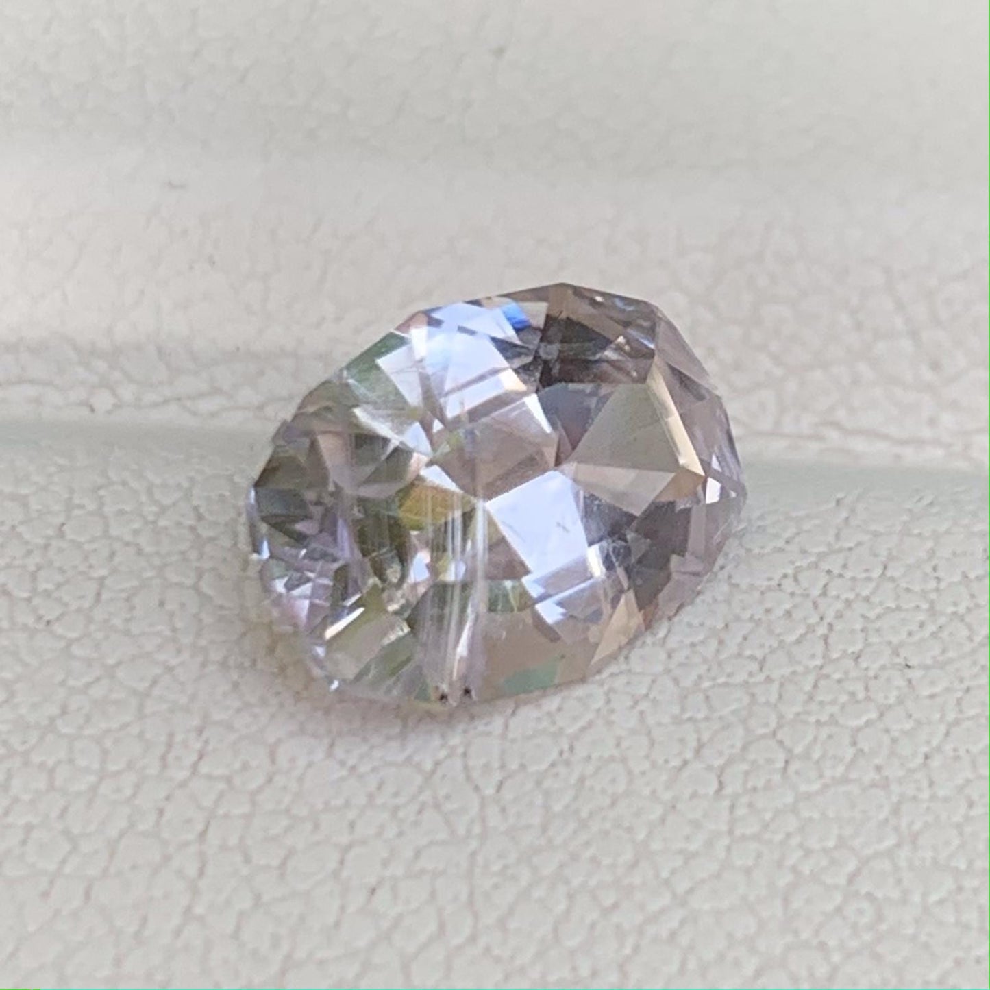 Peach Sapphire 3.22ct (UH) - Baza Boutique