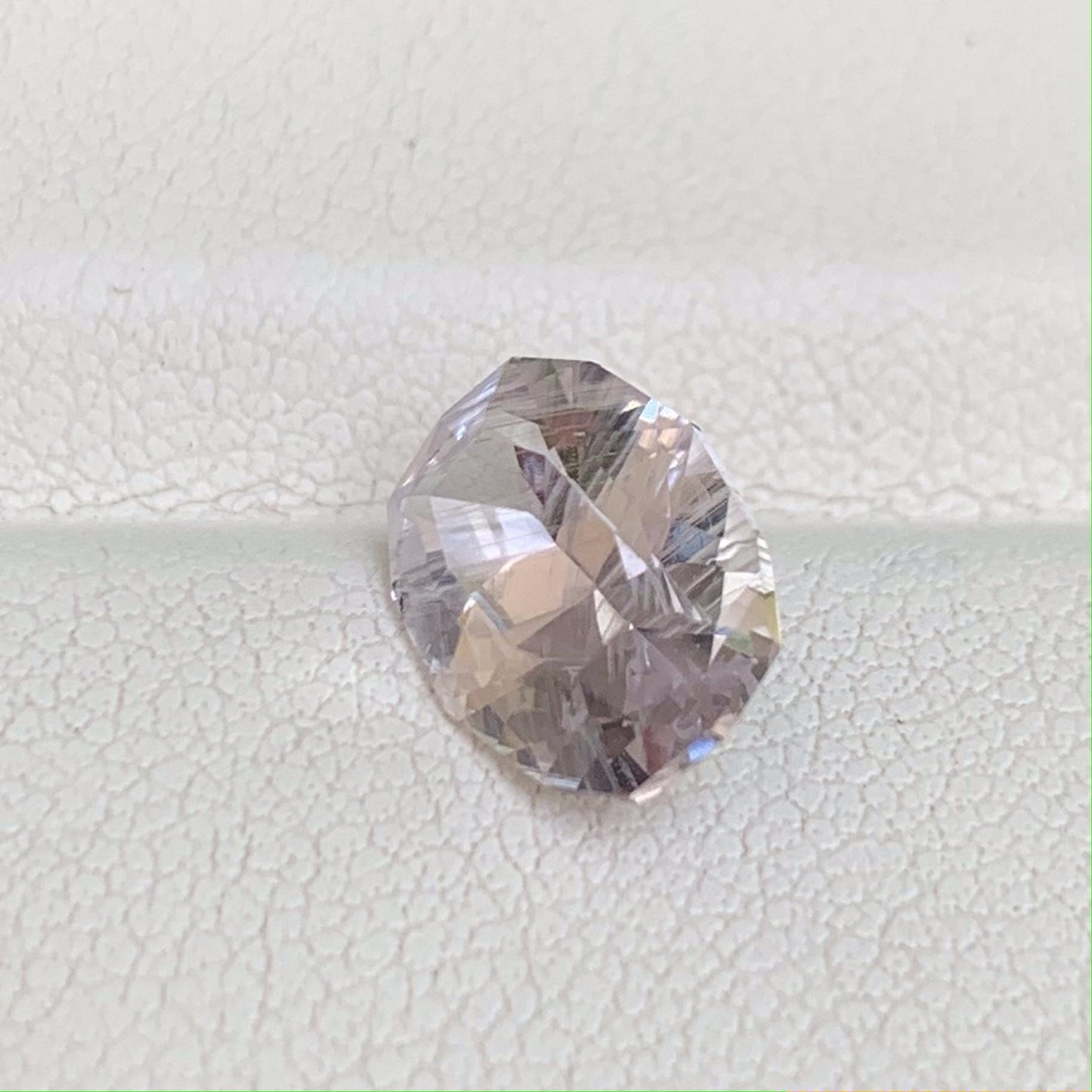 Peach Sapphire 3.22ct (UH) - Baza Boutique