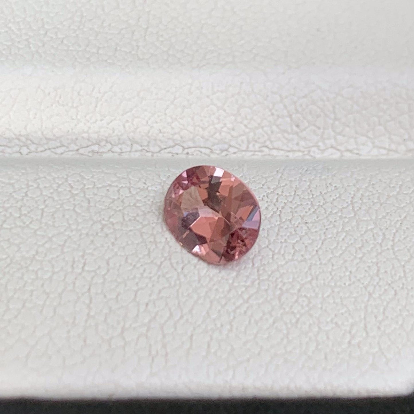 Sunset Padparadscha 0.85ct (UH)