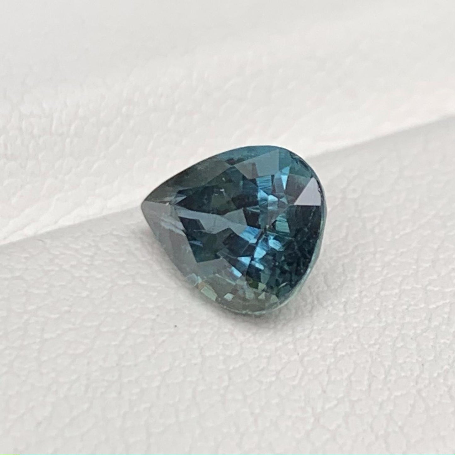 Teal Sapphire 1.72ct (H) - Baza Boutique
