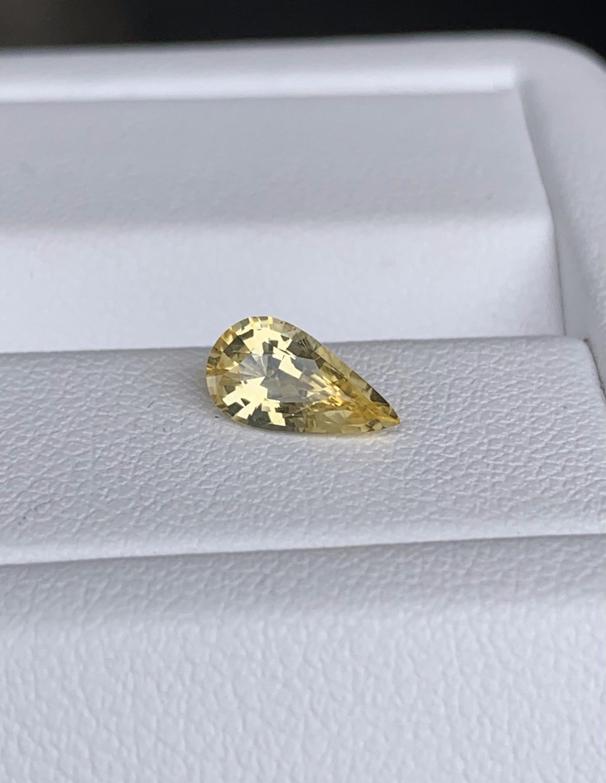 Yellow Sapphire 1ct (UH) - Baza Boutique