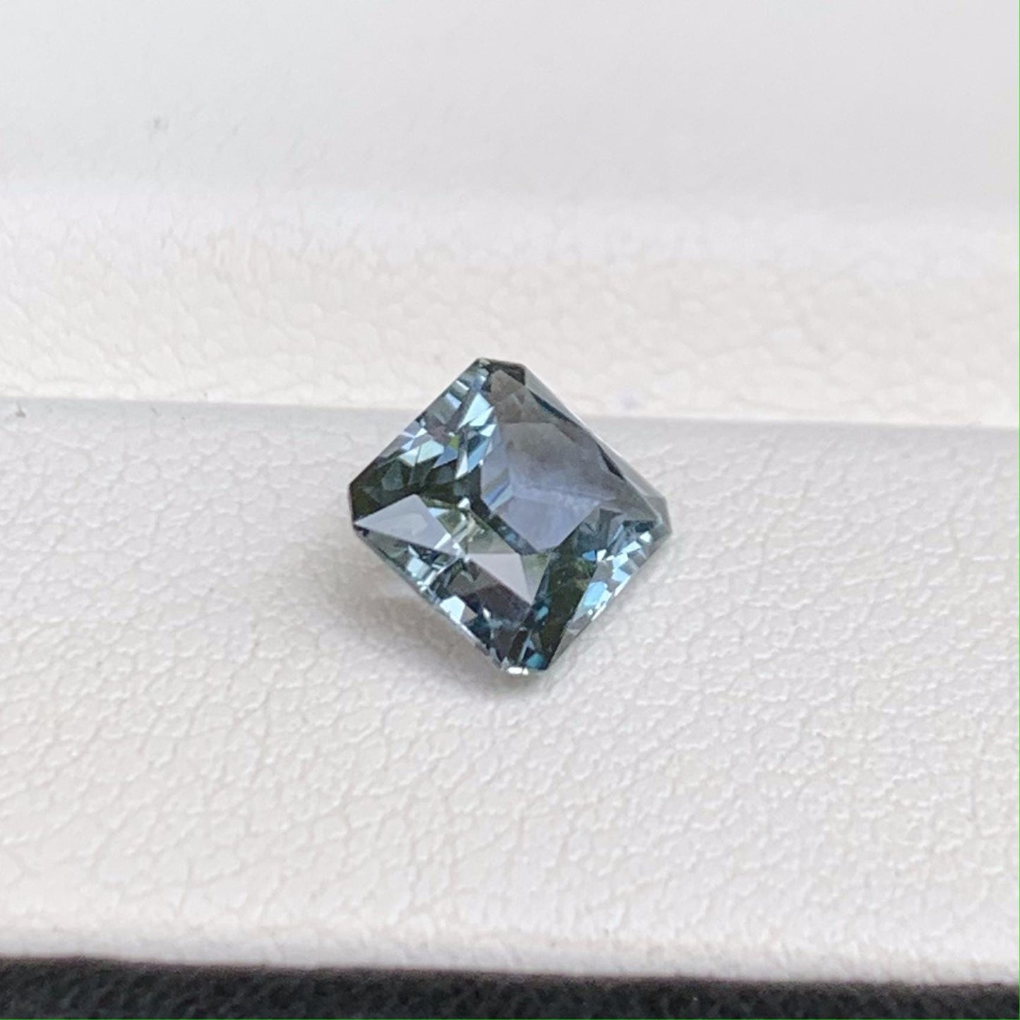 Ocean Teal Sapphire 1.60ct (N) - Baza Boutique