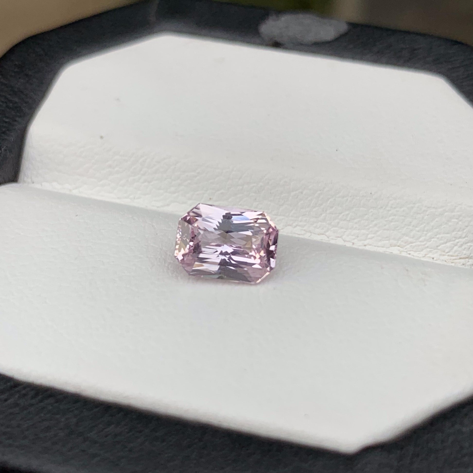 Peach Sapphire 1.56ct (UH) - Baza Boutique