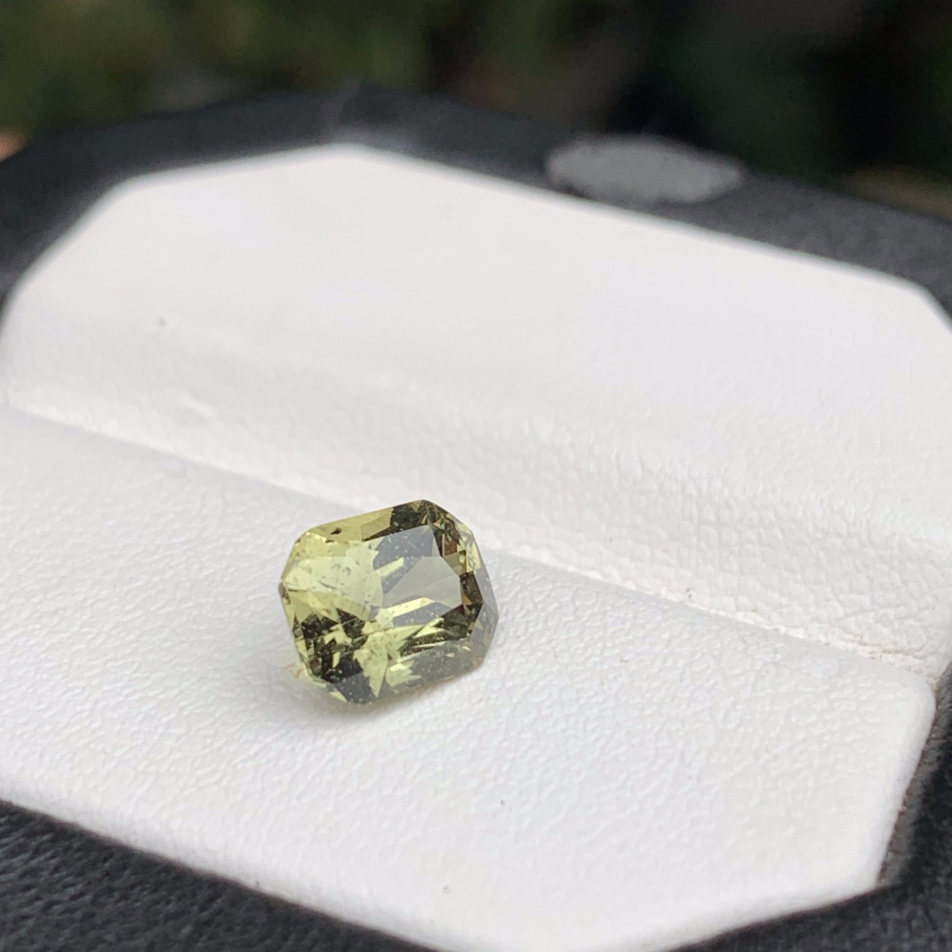 Lemon Green Sapphire 2.08ct (UH) - Baza Boutique