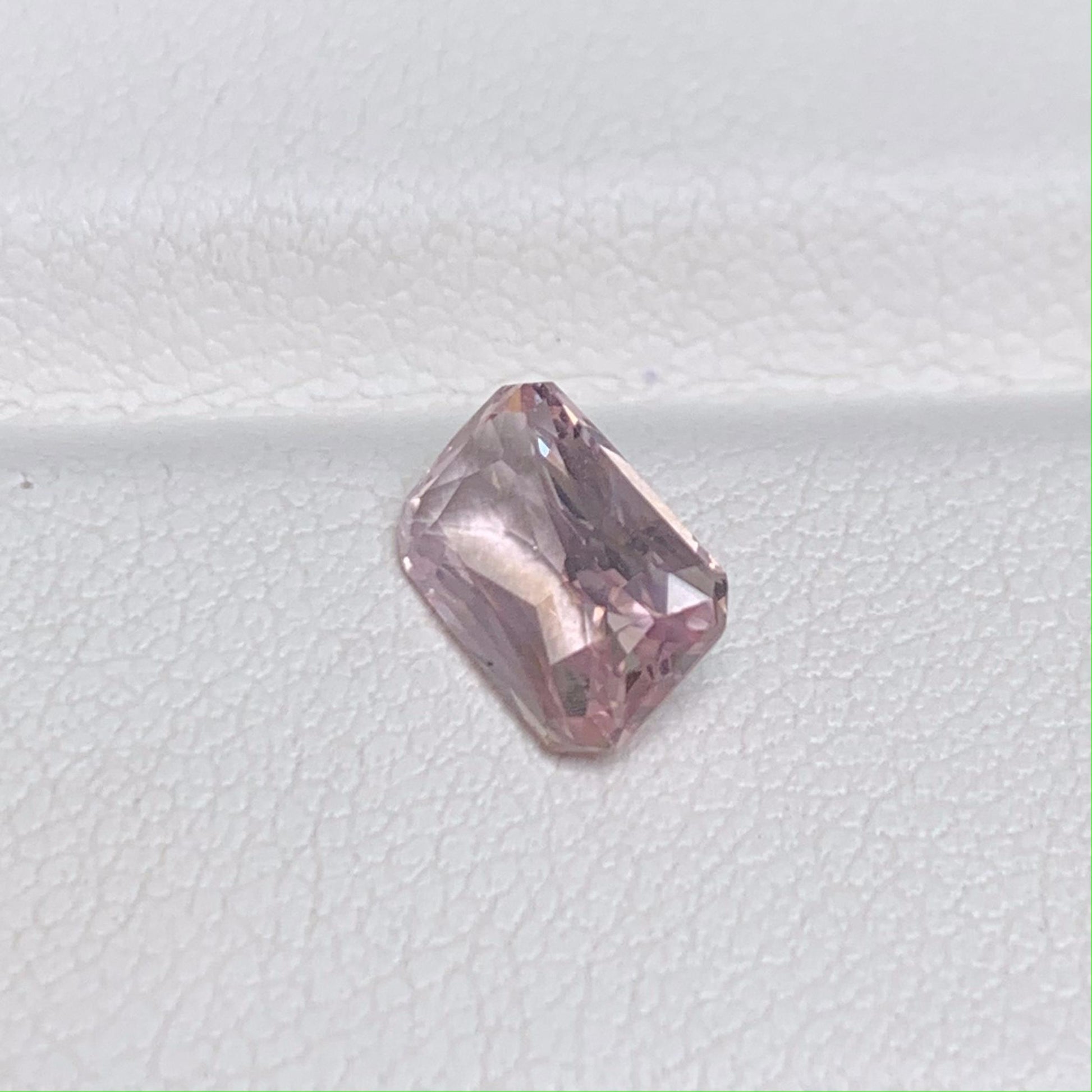 Sweet Pink Padparadscha 1.92ct (UH) - Baza Boutique