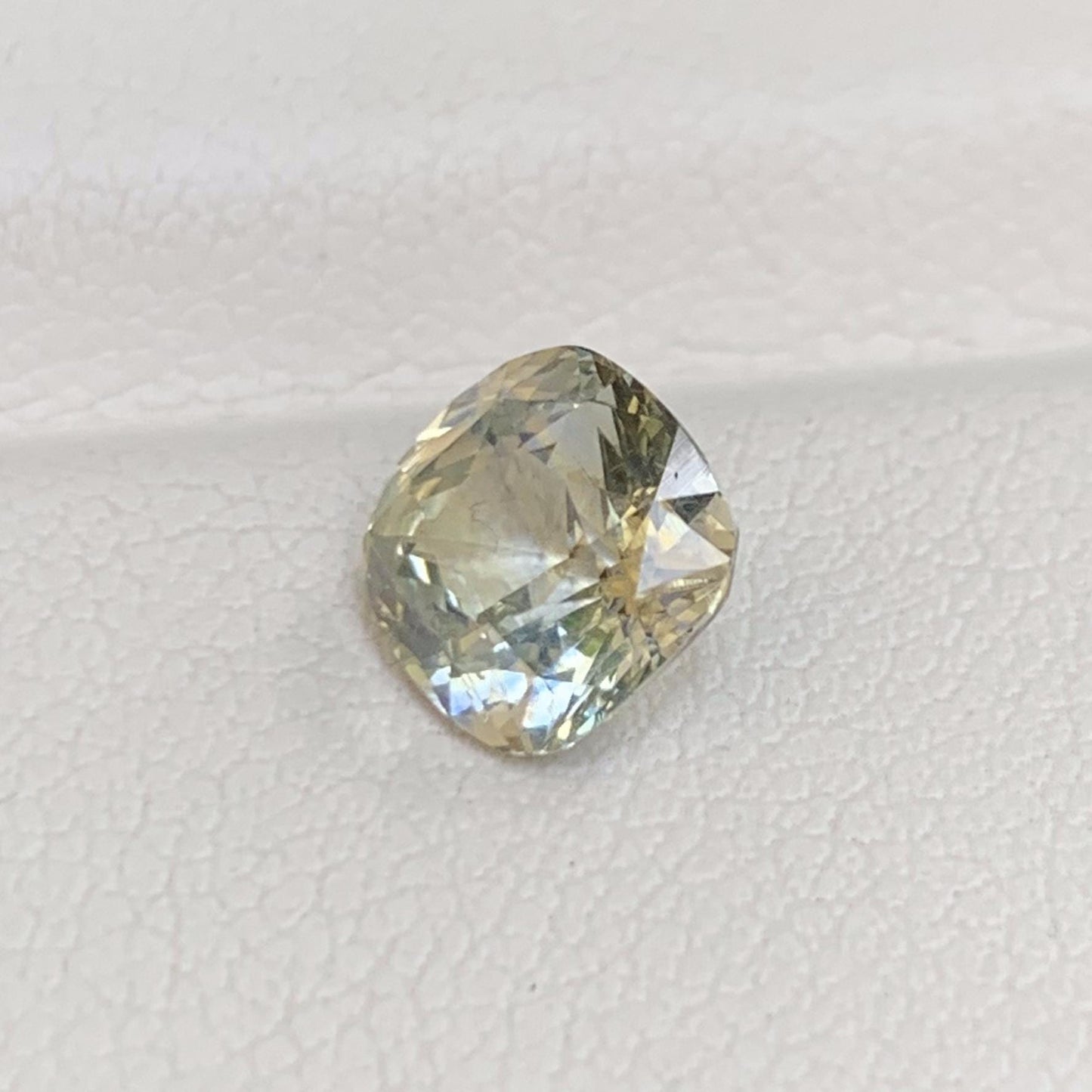 Mint Bi Color Sapphire 1.88ct - (UH) - Baza Boutique