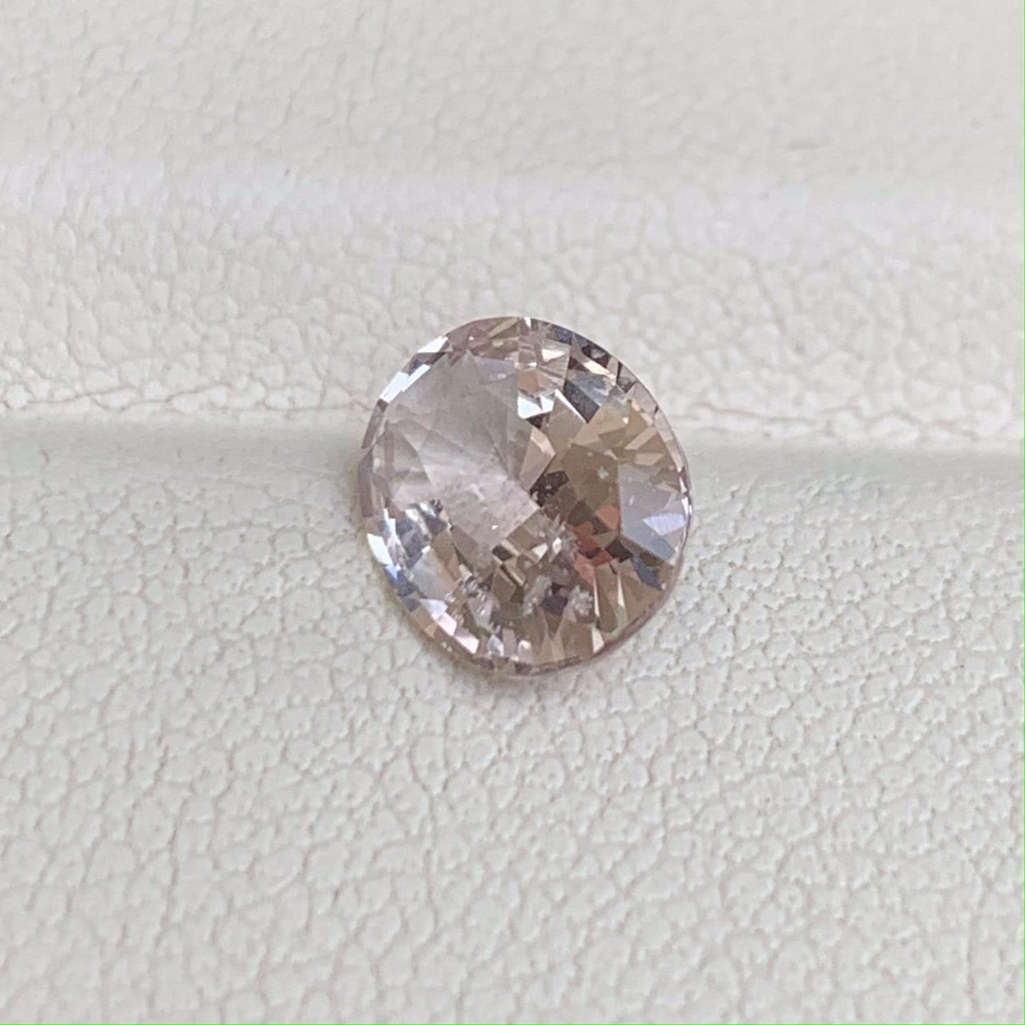 Peach Sapphire 1.85ct (UH) - Baza Boutique