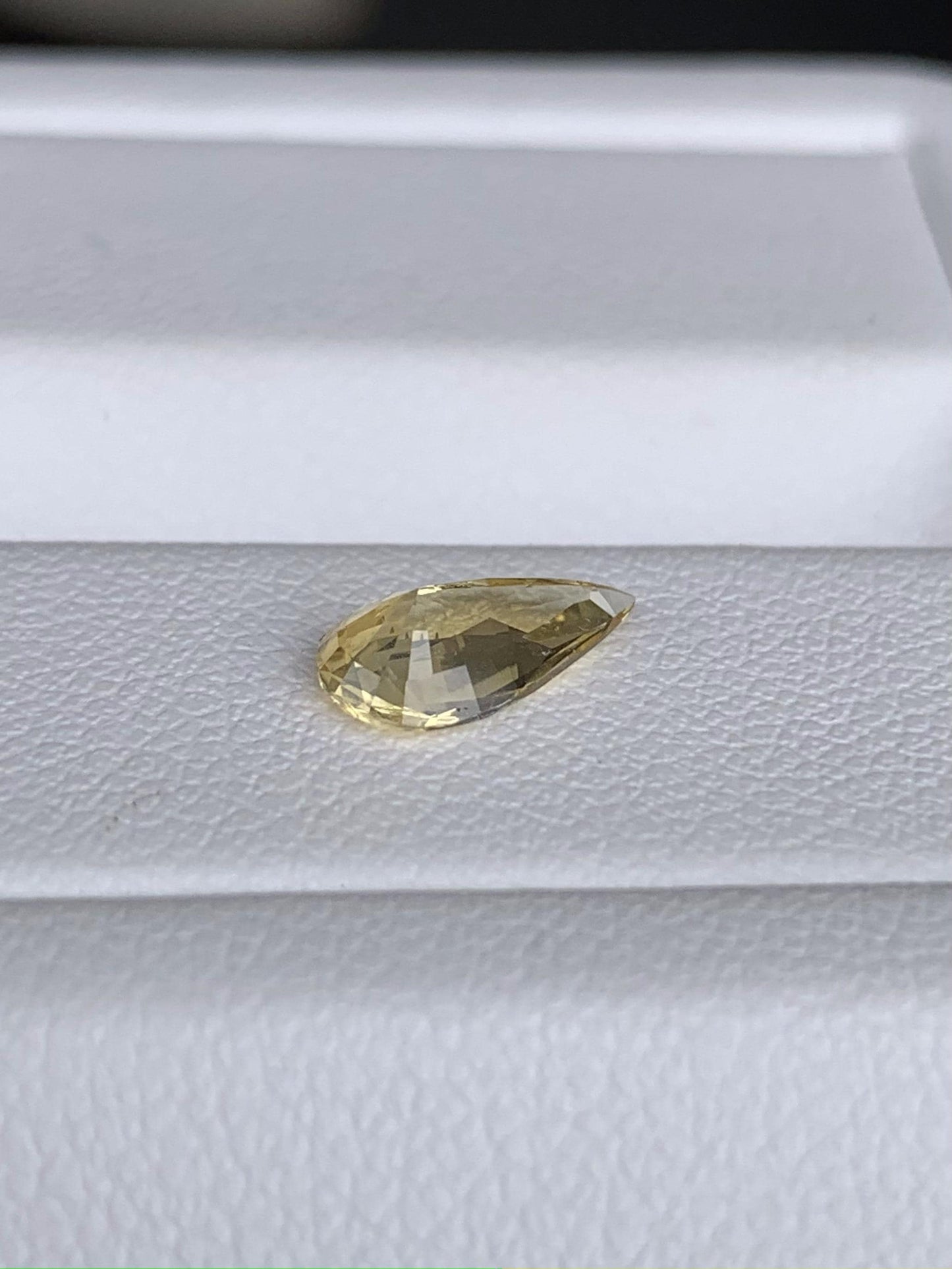 Yellow Sapphire 1ct (UH) - Baza Boutique