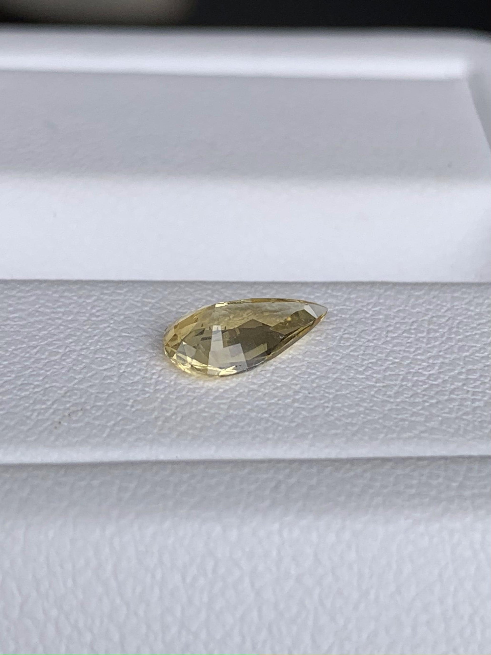 Yellow Sapphire 1ct (UH) - Baza Boutique