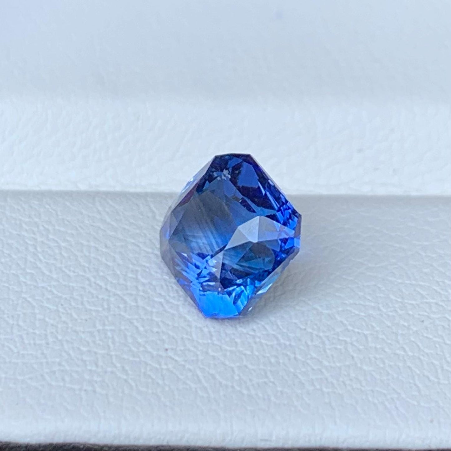 Cornflower Blue Sapphire 3.14ct - (H)