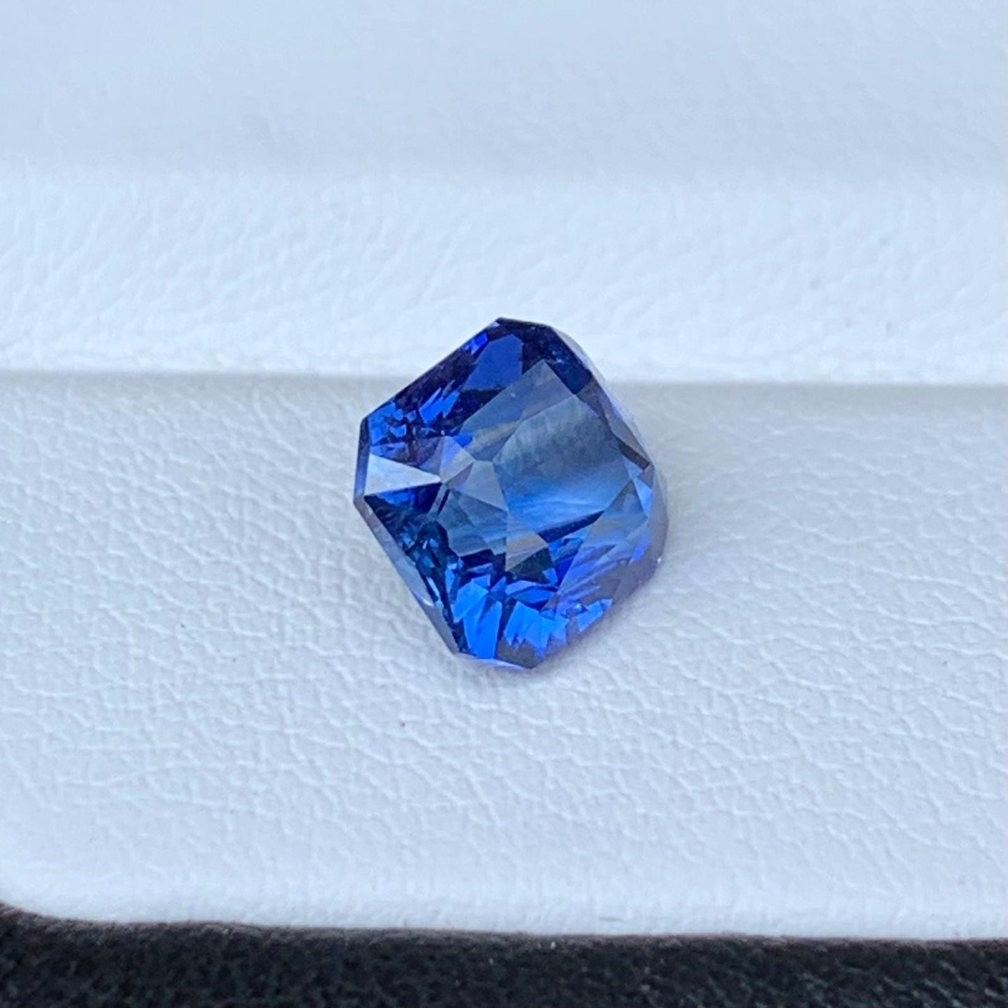 Cornflower Blue Sapphire 3.14ct - (H)