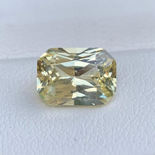 Yellow Sapphire 3.29ct - (UH) - Baza Boutique