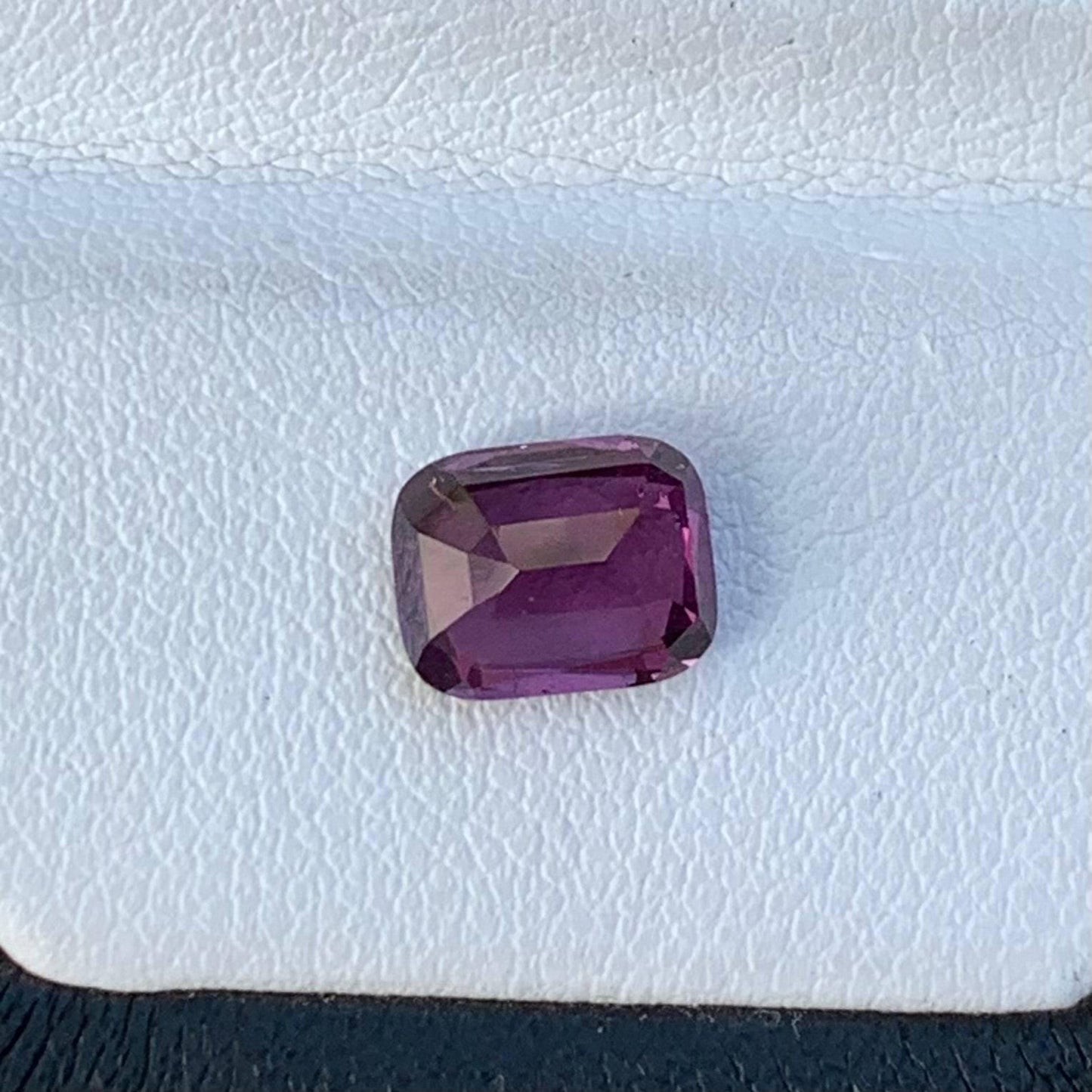 Plum Pink Sapphire 2.01ct - (UH) - Baza Boutique