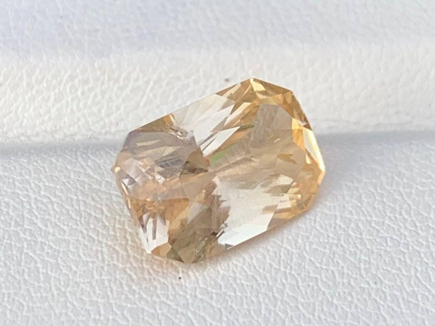 Golden Peach Sapphire 5.96ct - (UH) - Baza Boutique