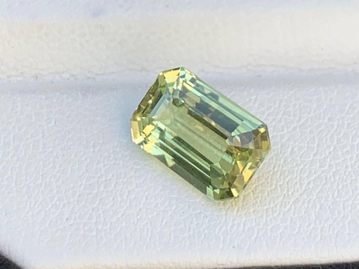 Super Rare Vanadium Chrysoberyl 3.99ct - (UH) - Baza Boutique