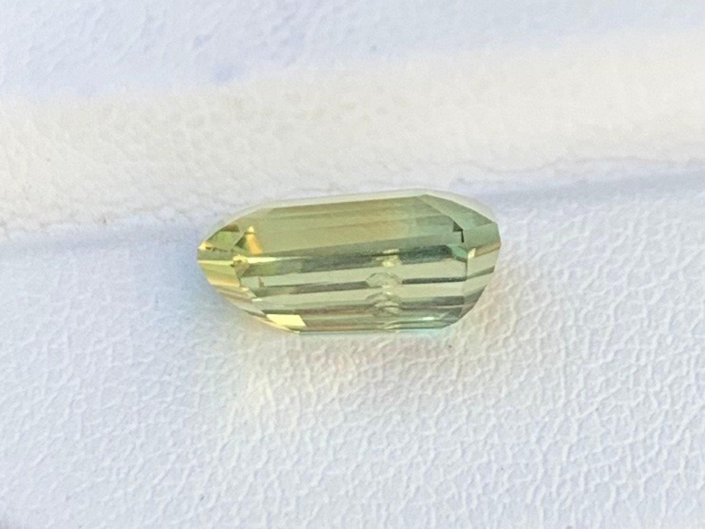 Super Rare Vanadium Chrysoberyl 3.99ct - (UH) - Baza Boutique