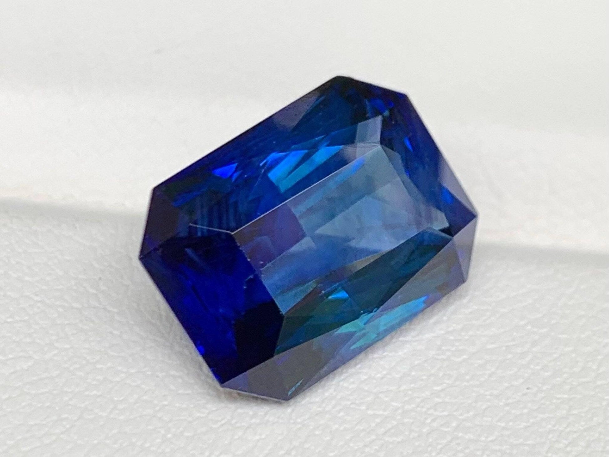 GRS Certified Natural Royal Blue Sapphire 10.90 - (H) - Baza Boutique