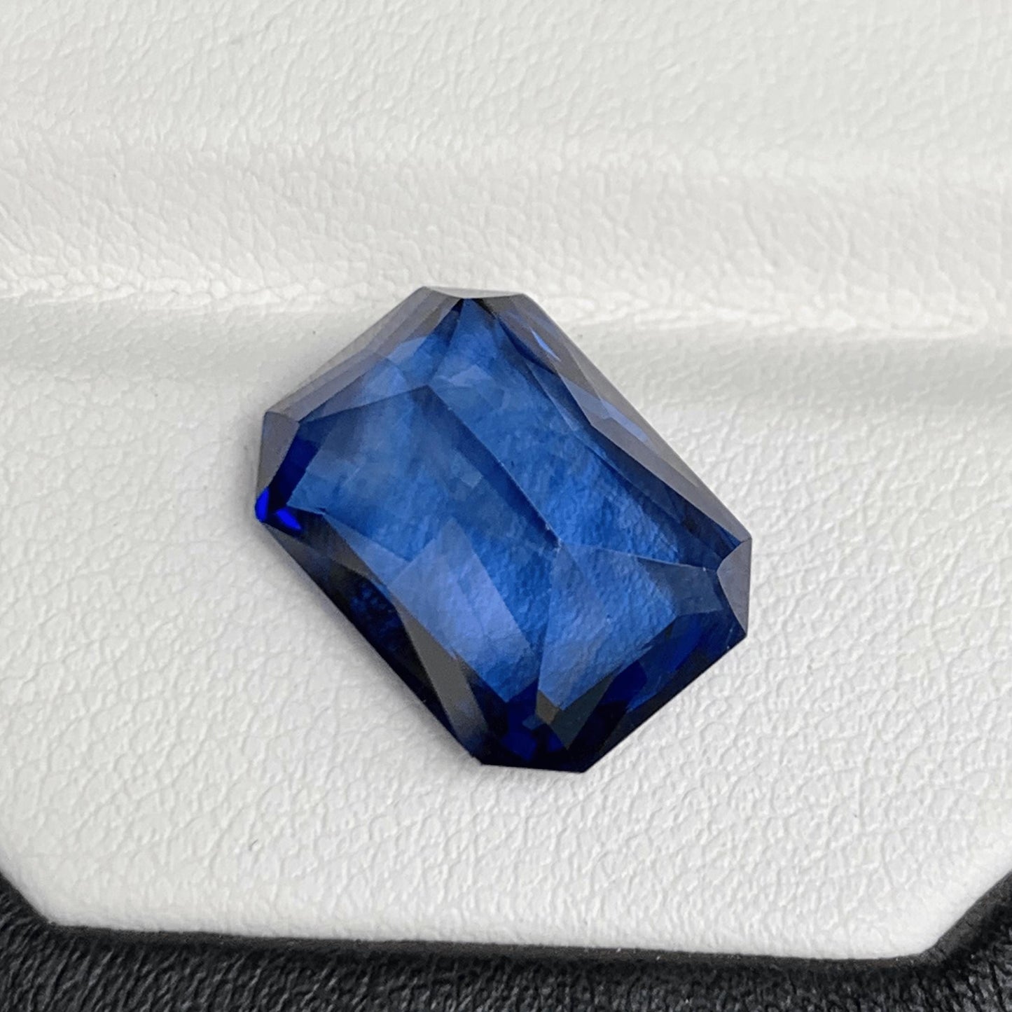 GRS Certified Natural Royal Blue Sapphire 10.90 - (H) - Baza Boutique