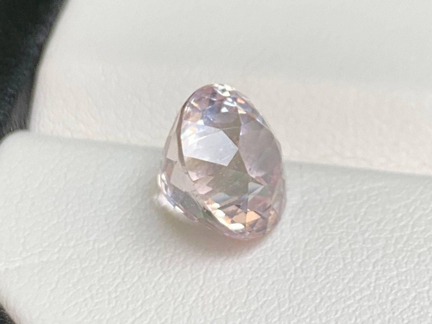 Natural Peach Sapphire 5.28ct - (UH) - Baza Boutique