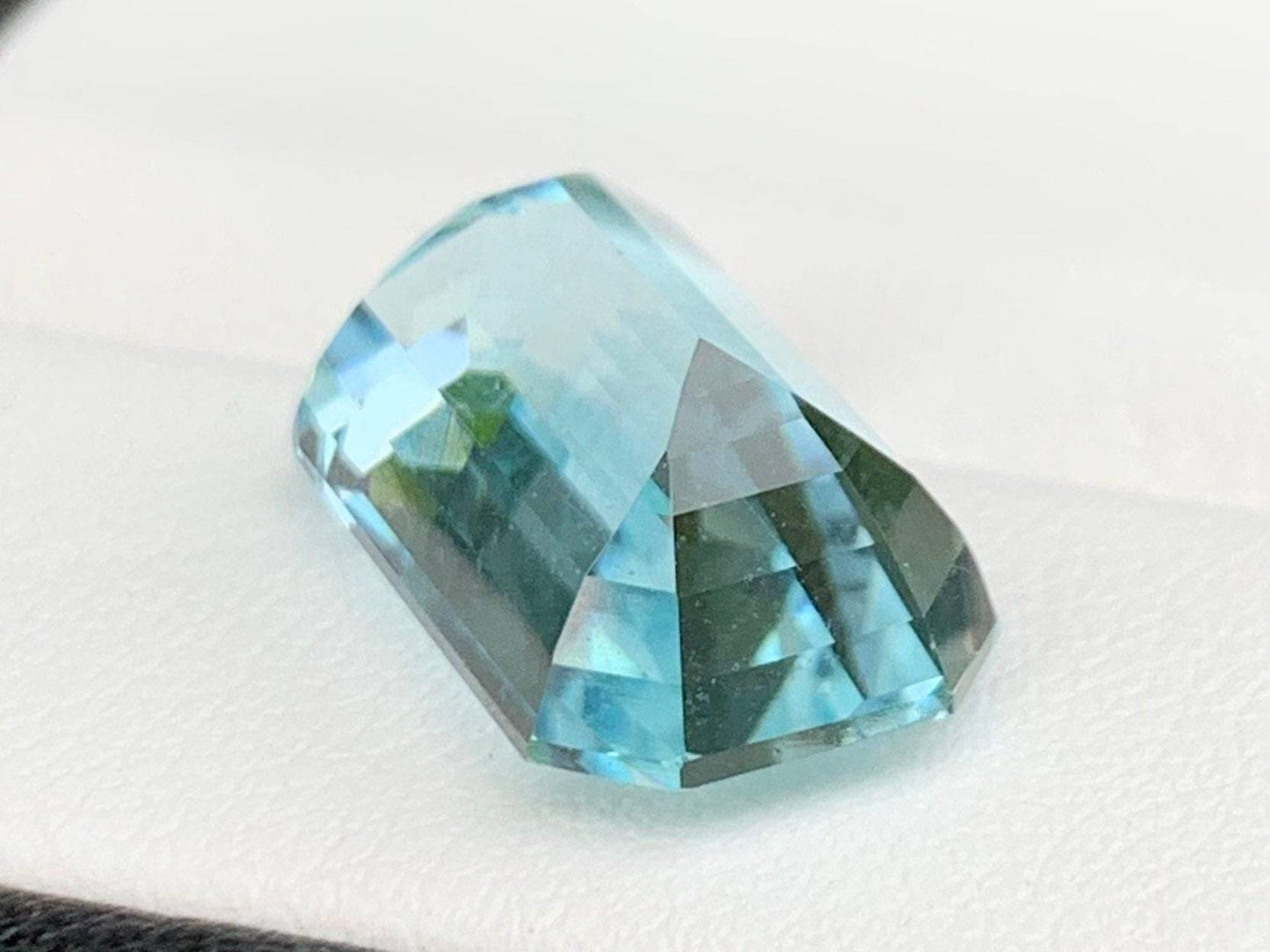 Natural Aquamarine 8.36ct - (UH) - Baza Boutique