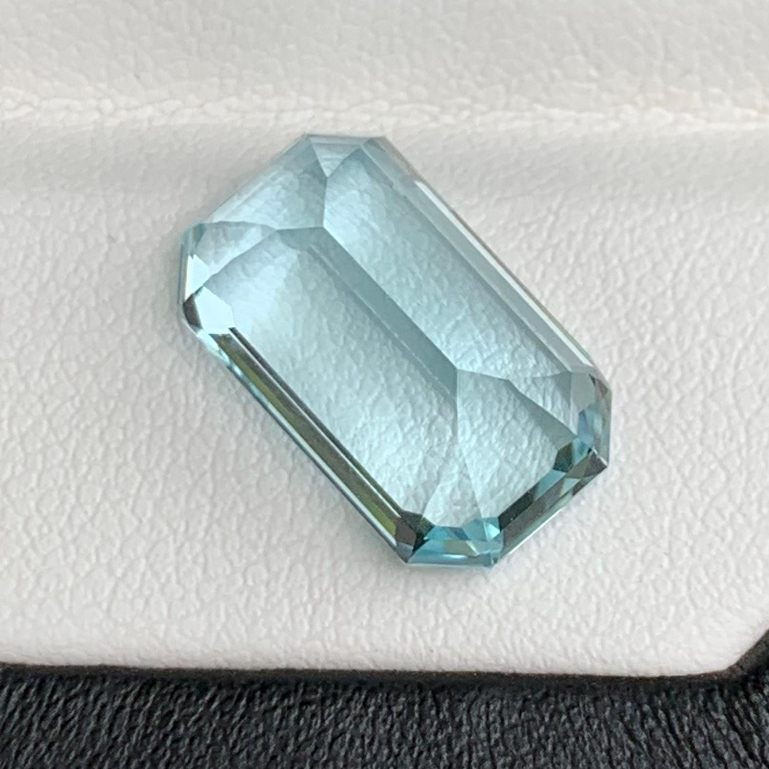 Natural Aquamarine 8.36ct - (UH) - Baza Boutique