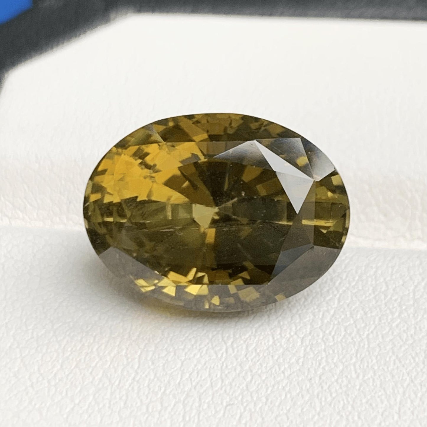 Natural Alexandrite (Certified) 15.10ct - (UH) - Baza Boutique