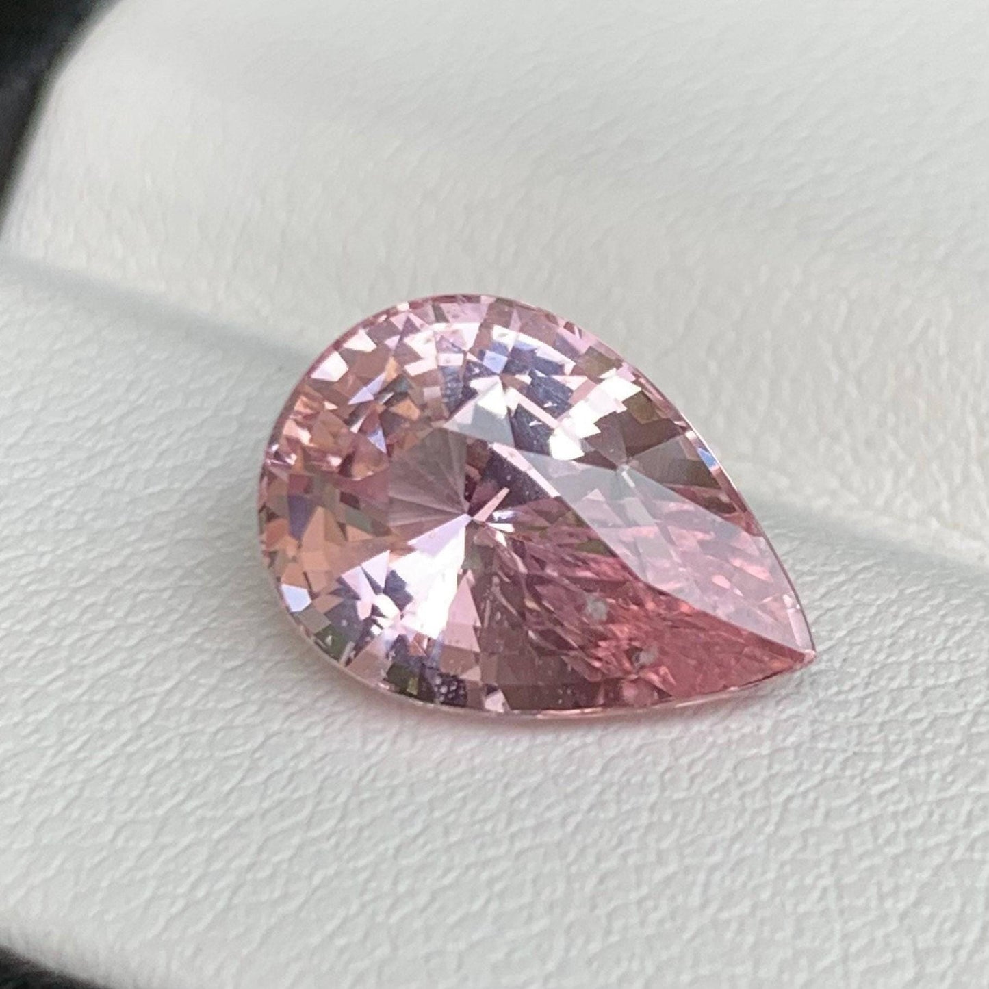 Rare Padparadscha Sapphire (ICA Certified) 4.56ct - (UH) - Baza Boutique