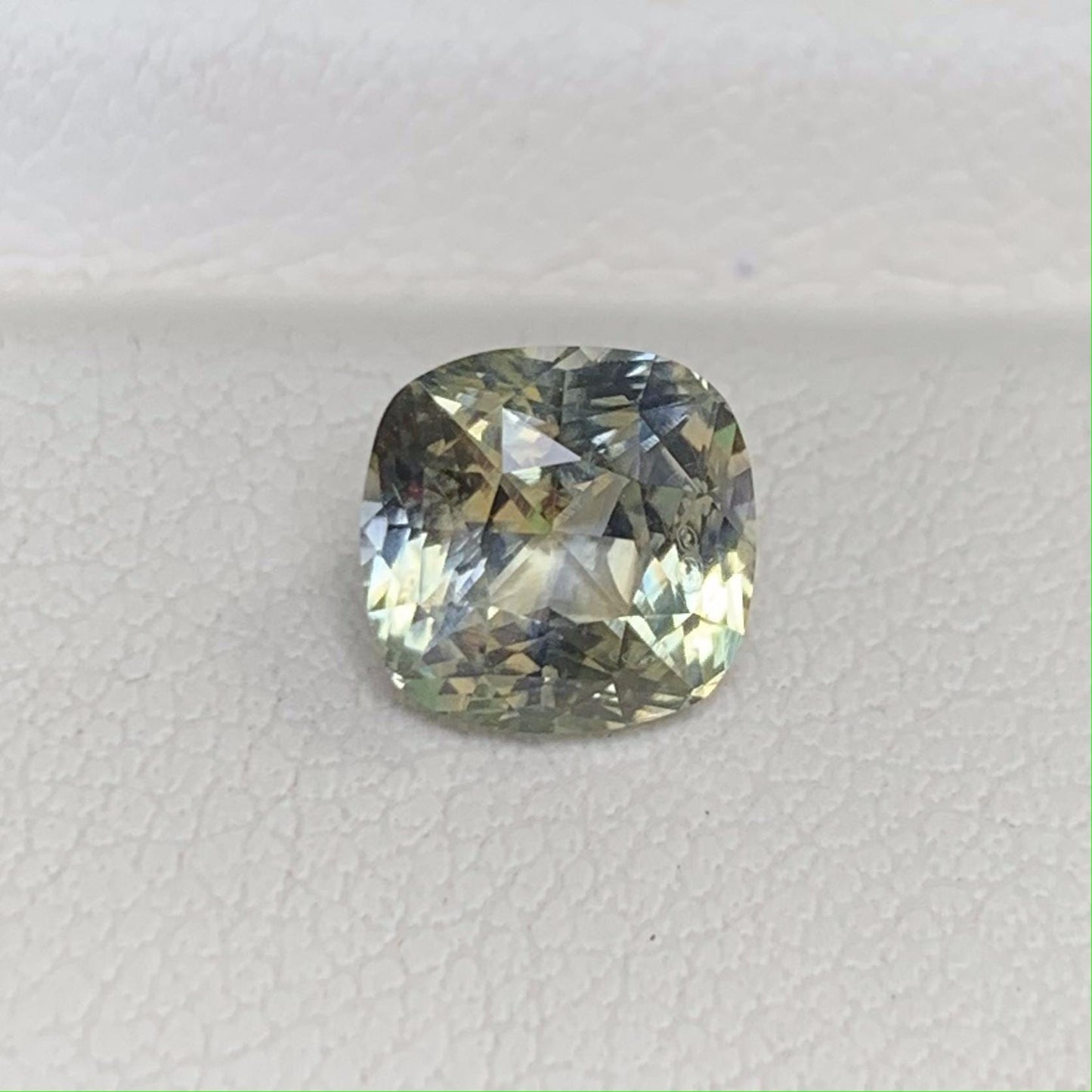 Mint Bi Color Sapphire 1.88ct - (UH) - Baza Boutique
