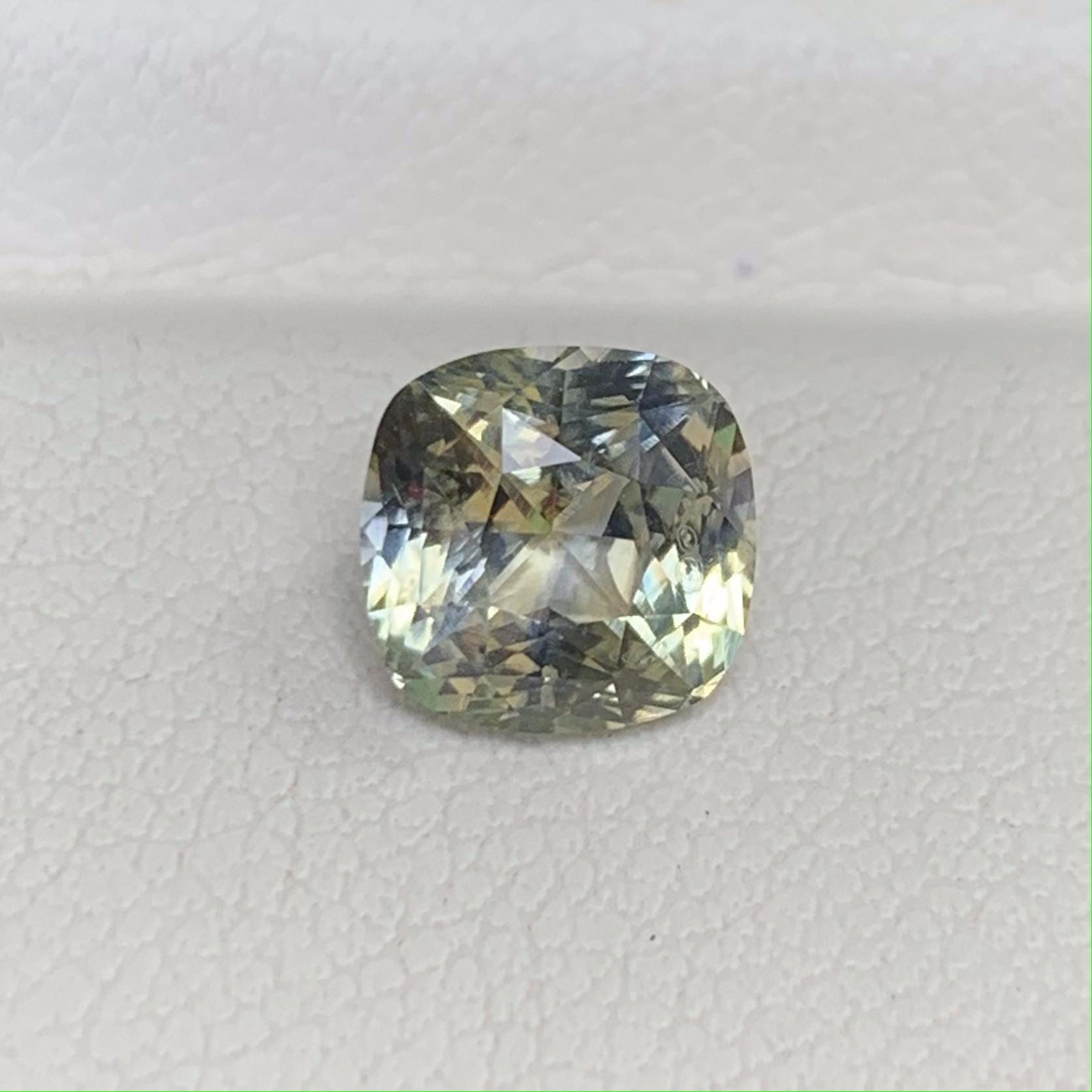 Mint Bi Color Sapphire 1.88ct - (UH) - Baza Boutique