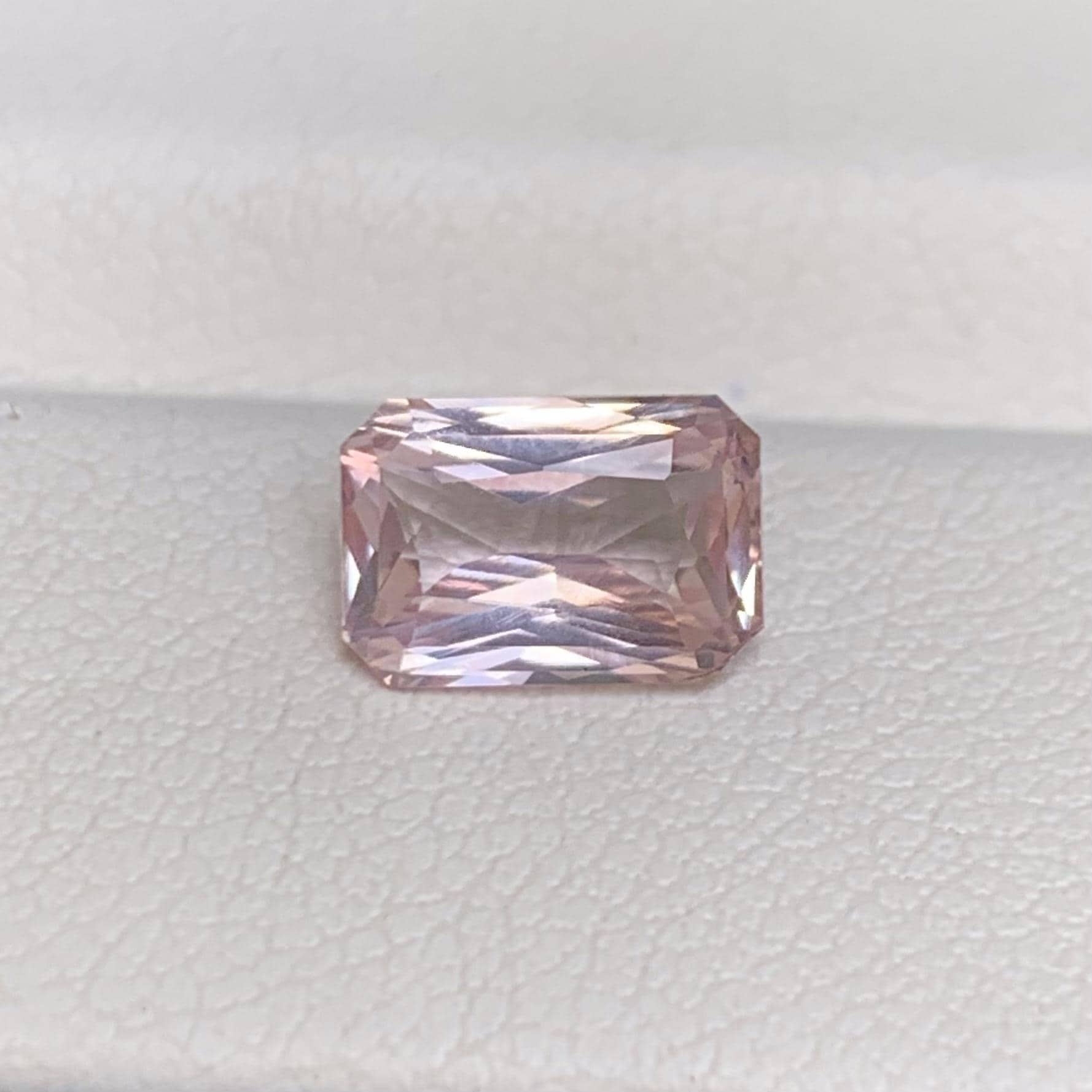 Sweet Pink Padparadscha 1.92ct (UH) - Baza Boutique
